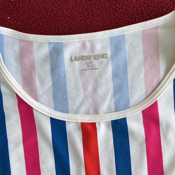 Lands’ End Rash Guard Swim Tee Size L/P 14-16 NWT - Picture 2 of 10